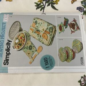 Simplicity Floral Craft Kit with Green and White